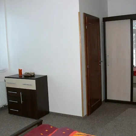 Továrníkova Skuhrov nad Belou