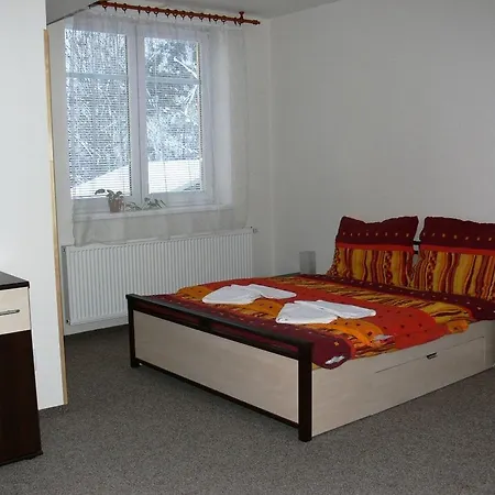 Továrníkova 3*